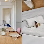 Spacious 3 Bedroom - Luxe Trocadero