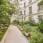 Spacious 3 Bedroom - Luxe Trocadero