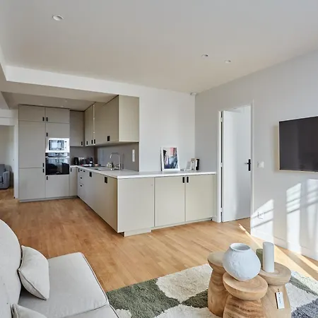 Spacious 3 Bedroom - Luxe Trocadero Paris