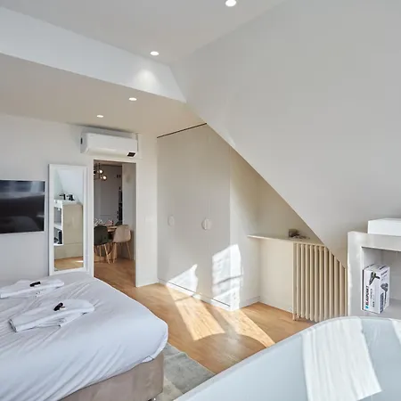 Spacious 3 Bedroom - Luxe Trocadero * Paris