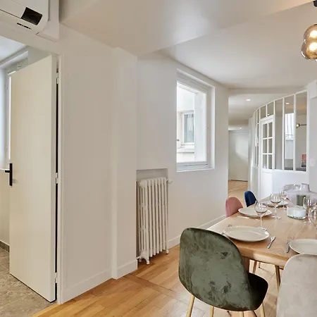 Spacious 3 Bedroom - Luxe Trocadero