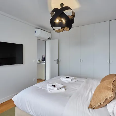 Spacious 3 Bedroom - Luxe Trocadero * Paris