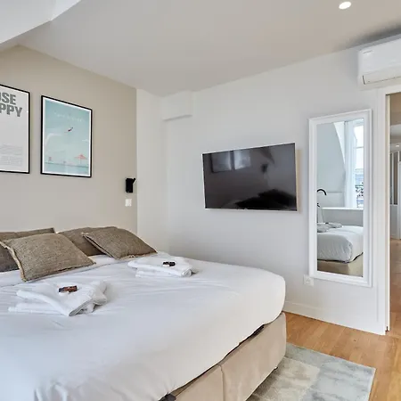 Spacious 3 Bedroom - Luxe Trocadero Paris