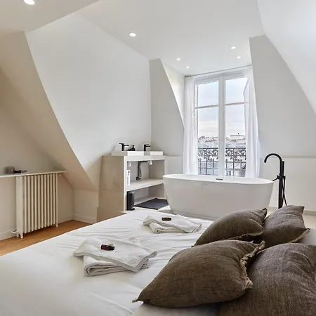 Spacious 3 Bedroom - Luxe Trocadero Daire