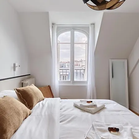 Spacious 3 Bedroom - Luxe Trocadero Paris