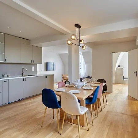 Spacious 3 Bedroom - Luxe Trocadero Daire *
