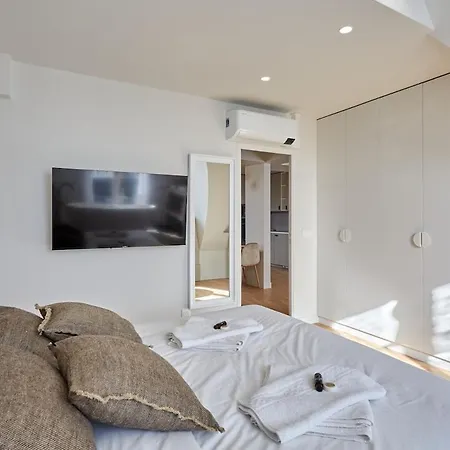 Spacious 3 Bedroom - Luxe Trocadero * Paris