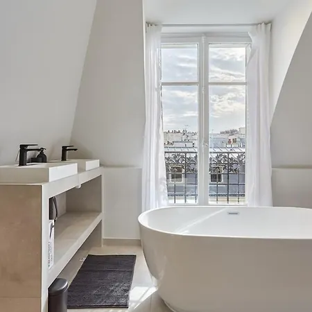 Spacious 3 Bedroom - Luxe Trocadero Daire