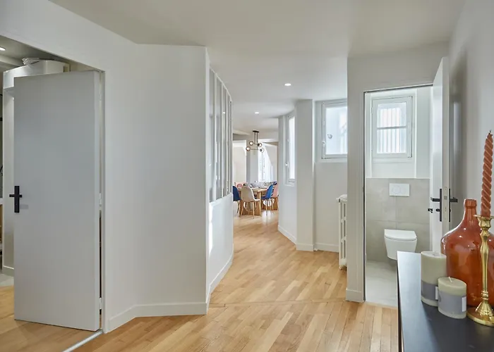 Spacious 3 Bedroom - Luxe Trocadero Paris