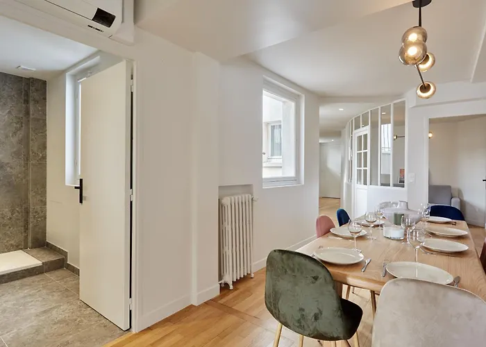 Spacious 3 Bedroom - Luxe Trocadero