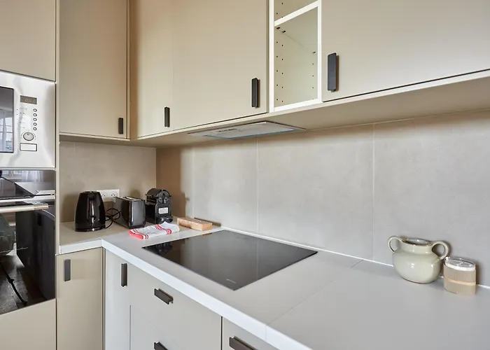 Spacious 3 Bedroom - Luxe Trocadero *