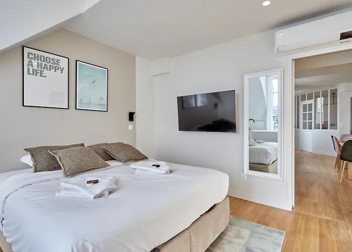 Spacious 3 Bedroom - Luxe Trocadero Paris