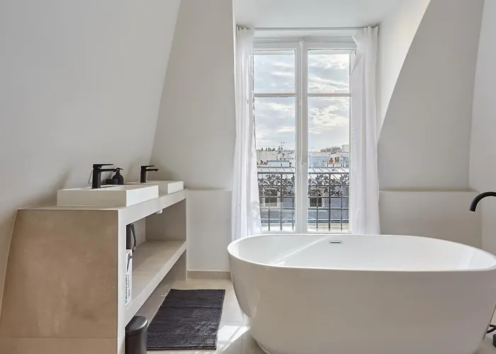 Spacious 3 Bedroom - Luxe Trocadero Appartement