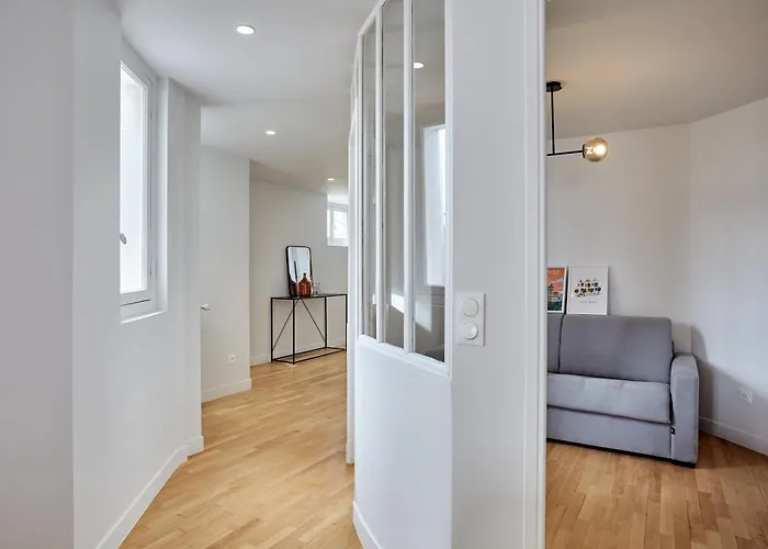 Spacious 3 Bedroom - Luxe Trocadero