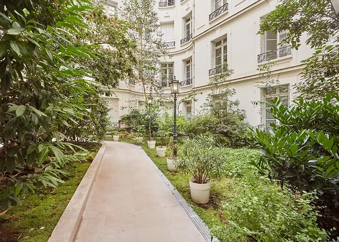 Spacious 3 Bedroom - Luxe Trocadero