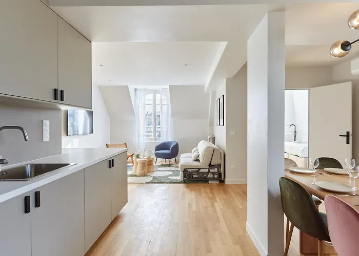 Spacious 3 Bedroom - Luxe Trocadero شقة *