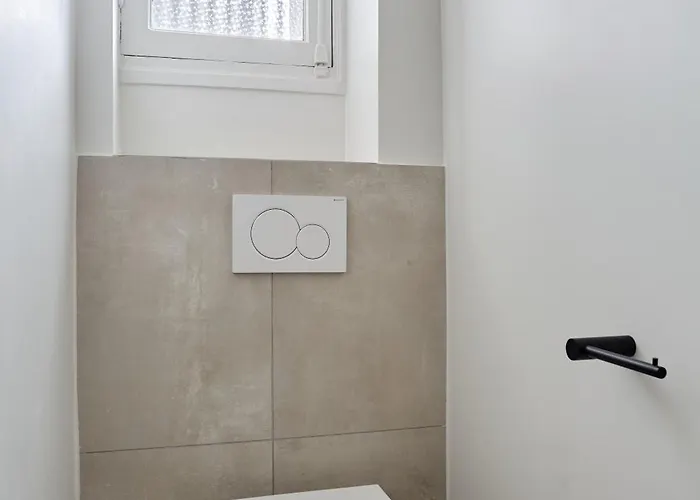 Spacious 3 Bedroom - Luxe Trocadero Apartman
